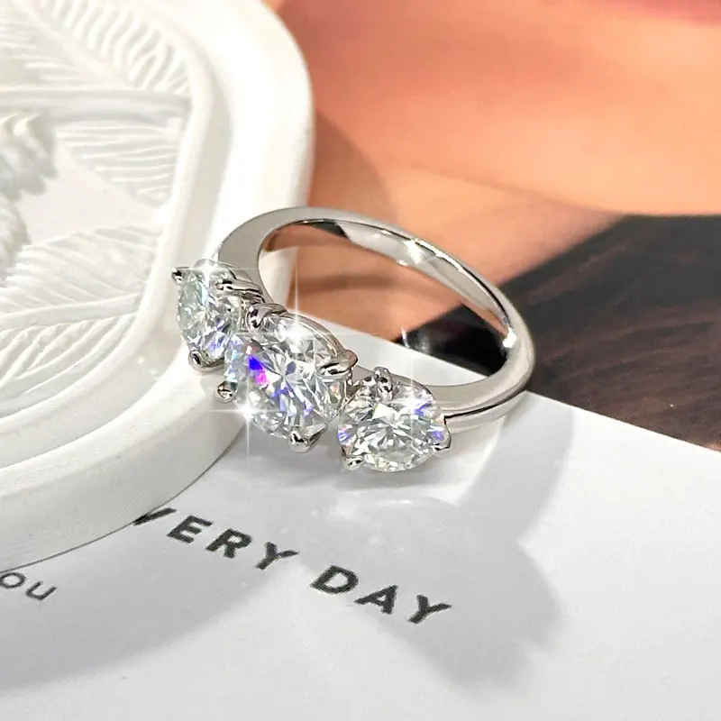 

IOGOU 4.0cttw D Color VVS1 Round Moissanite 3-Stone Ring 14k Gold Filled Jewelry GRA Certified Wedding Engagement Gift for Women
