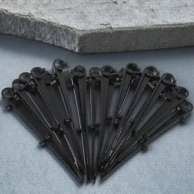

20Pcs Black Gutter Guard Clips Plastic Installation Hooks for Mesh Guard Fastening Gutter Maintenance Secure Fit