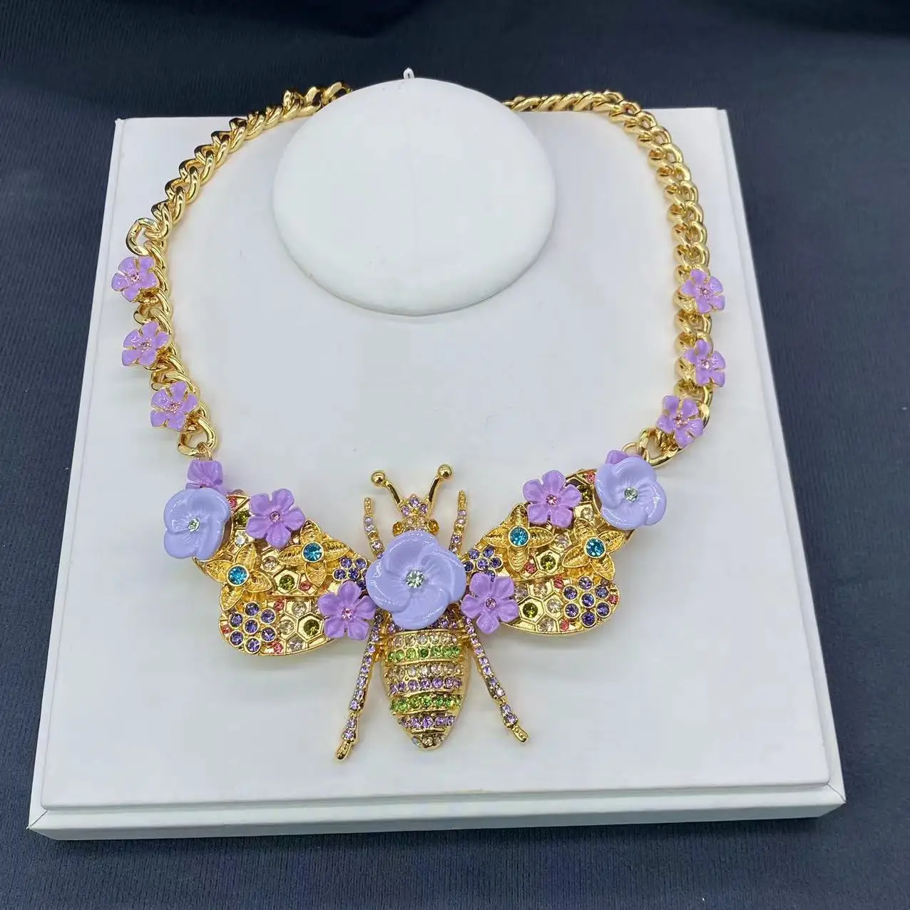 

BJ European and American Fashion Trends Sweet and Cute Bee Purple Flower Enamel Craft Necklace Wholesale Free Delivery