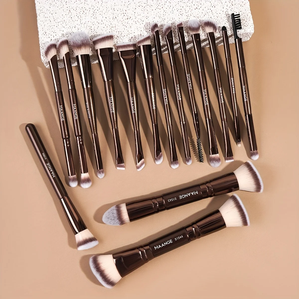 MAANGE 16pcs Face Brushes Set Foundation Blush Concealer Eye Shadow Brushes Multi-Purpose Brush Set Kabuki Brush Festival Gift