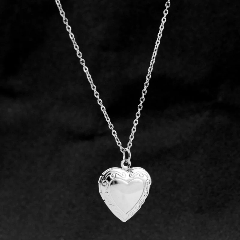 Stainless steel love photo box pendant necklace can put photos clavicle chain to send to friends