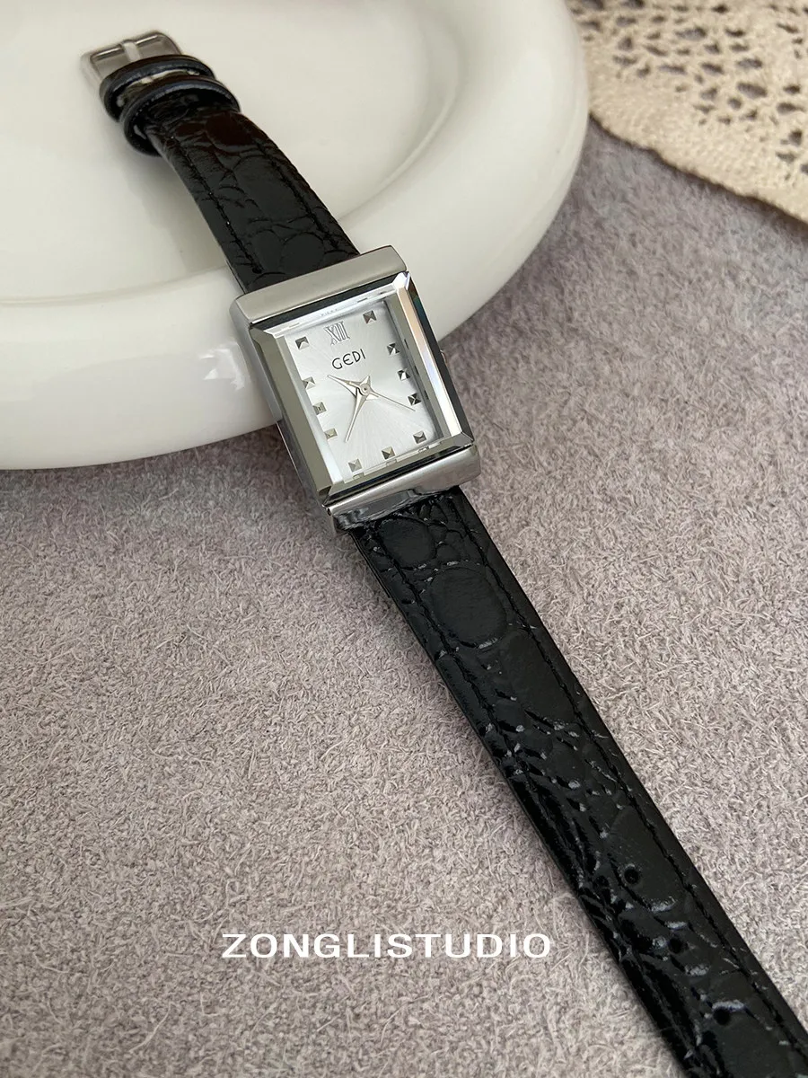 New Women'S Square Watch Simple Elegant, Fashionable, Luxurious, Small And Exquisite, With A Leather Strap – A Unique Timepiece.