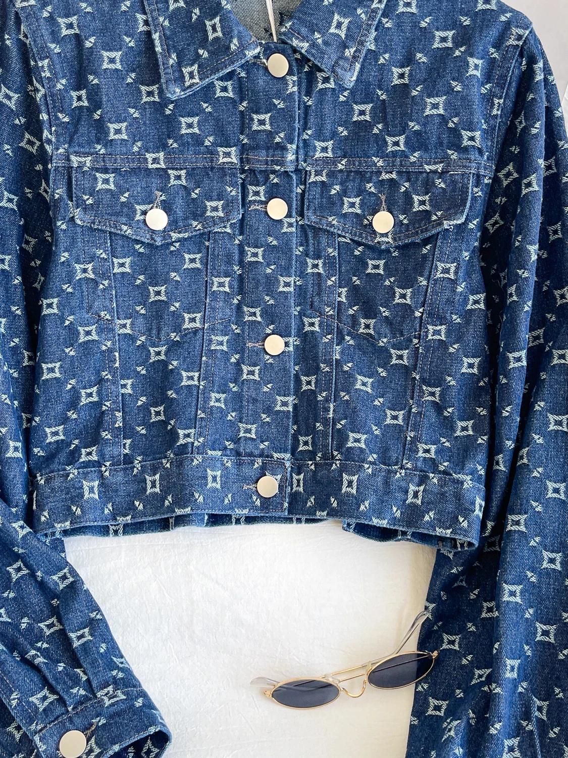 

Retro American Design Embroidered Long Sve Denim Jaet Women's Casual Loose Fit Fall Season Versatile Top Button Closure