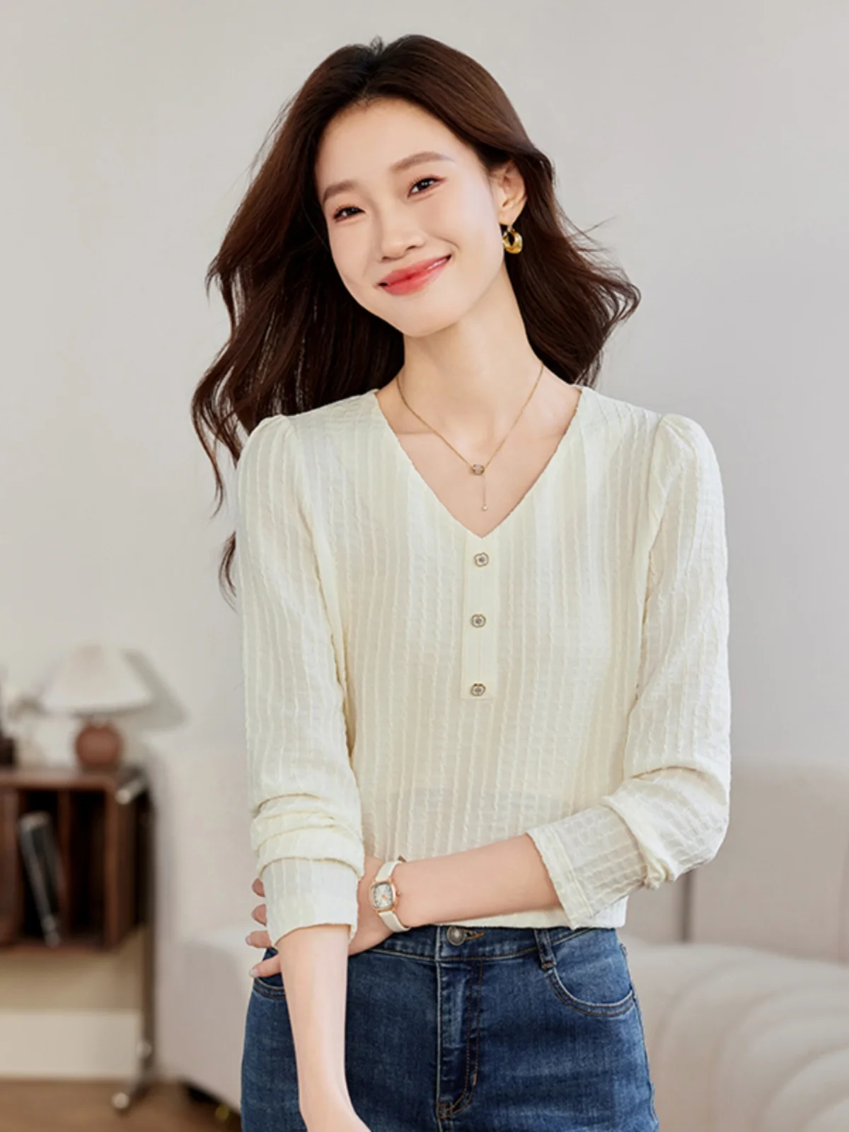 

Elegant Textured Chiffon Shirt Women's Long Sleeve V-Neck Top Age-Defying Fashionable Korean Style Straight Cut Office Wear