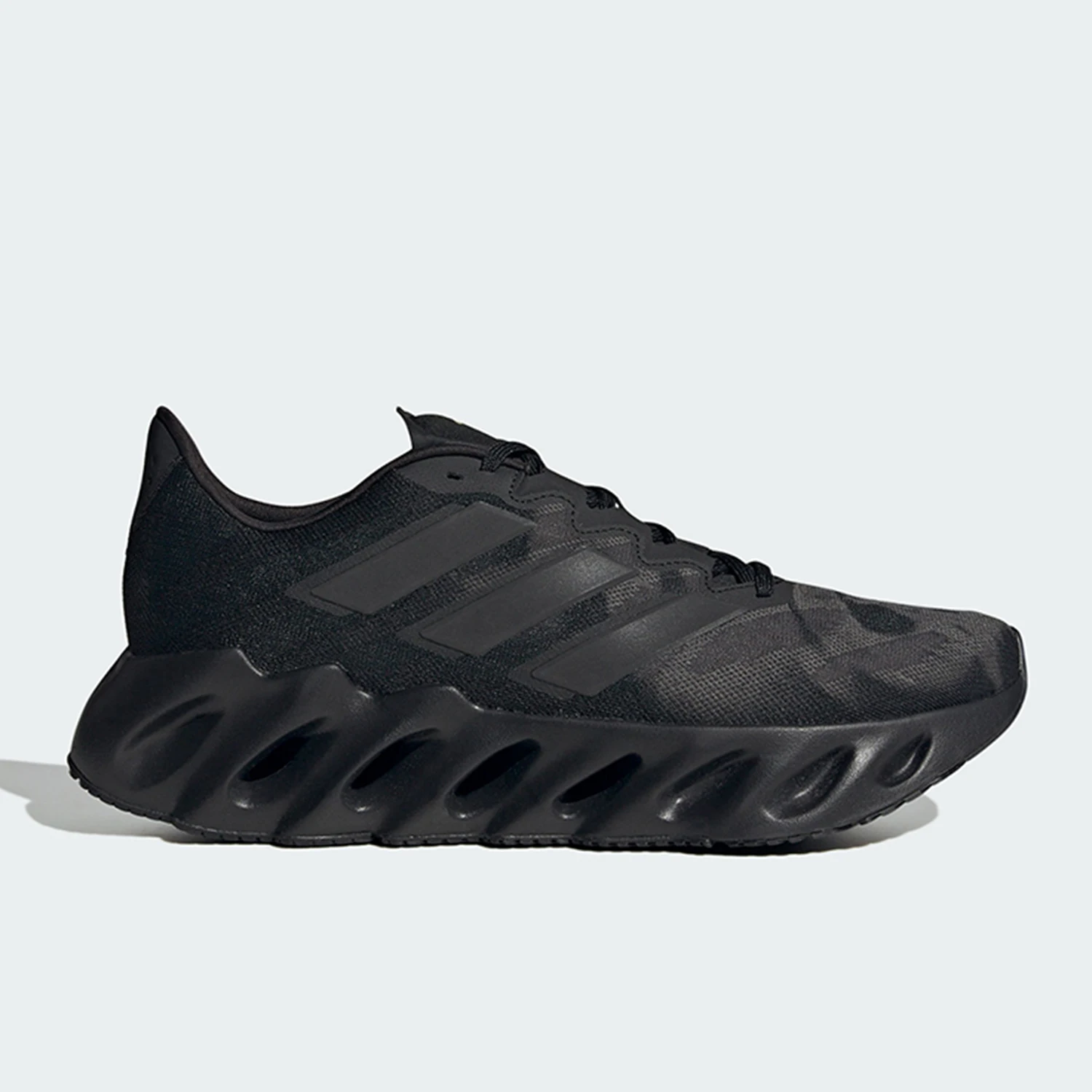 

Официальные спортивные дышащие кроссовки унисекс Adidas SWITCH FWD IE6166