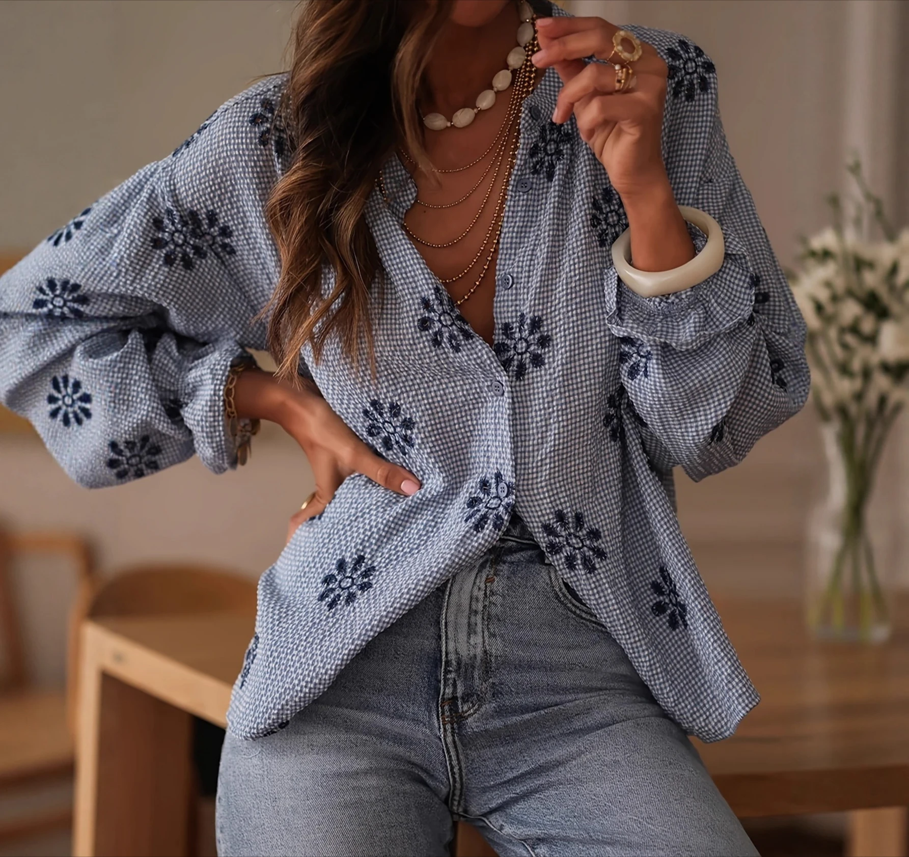 

2025 Autumn/Winter New Color Contrast Striped Shirt for Women Slim Look Stand Up Collar Casual Loose Top