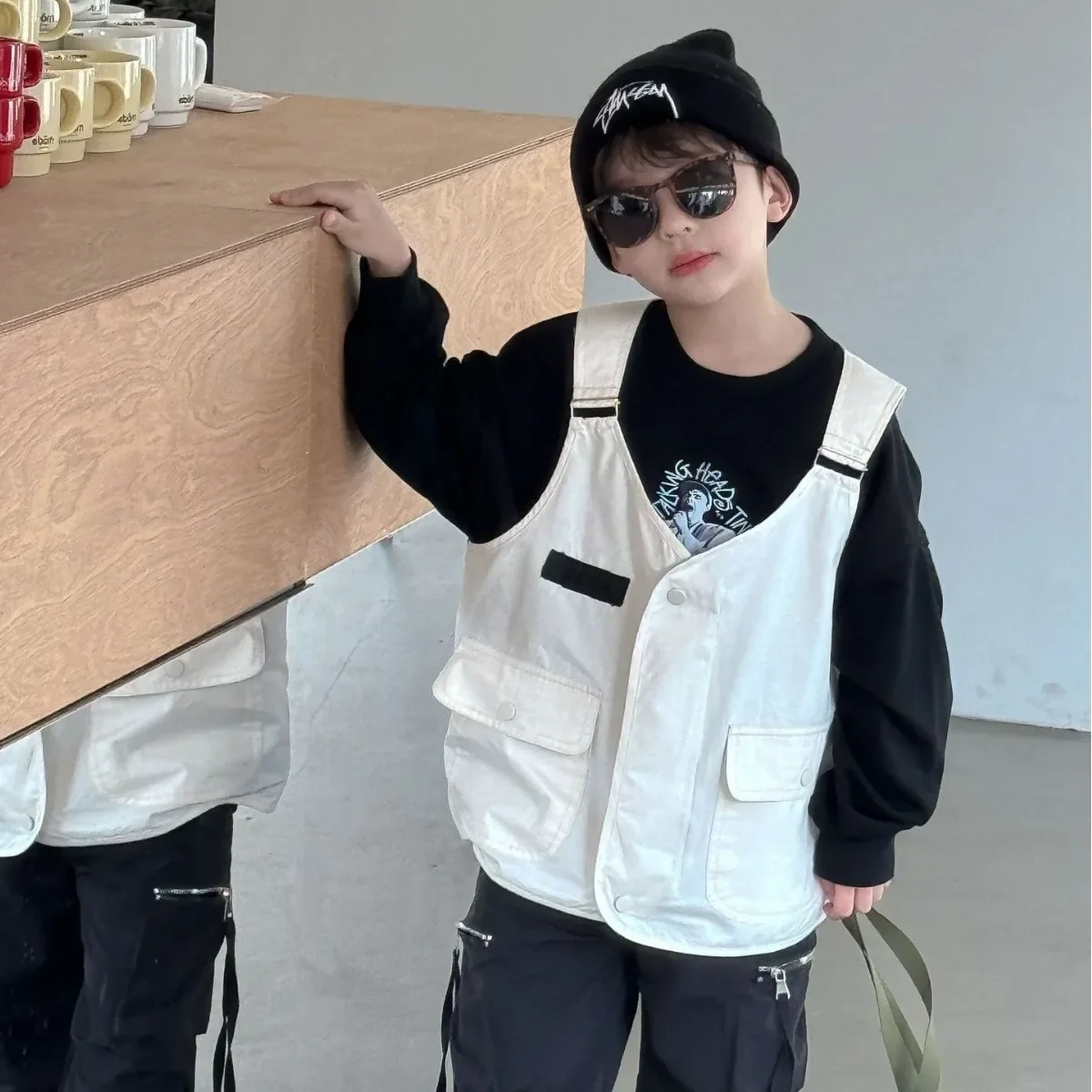 24 spring new small and medium-sized boys Korean children's clothing soft and loose beige washed cotton cargo straps short vest