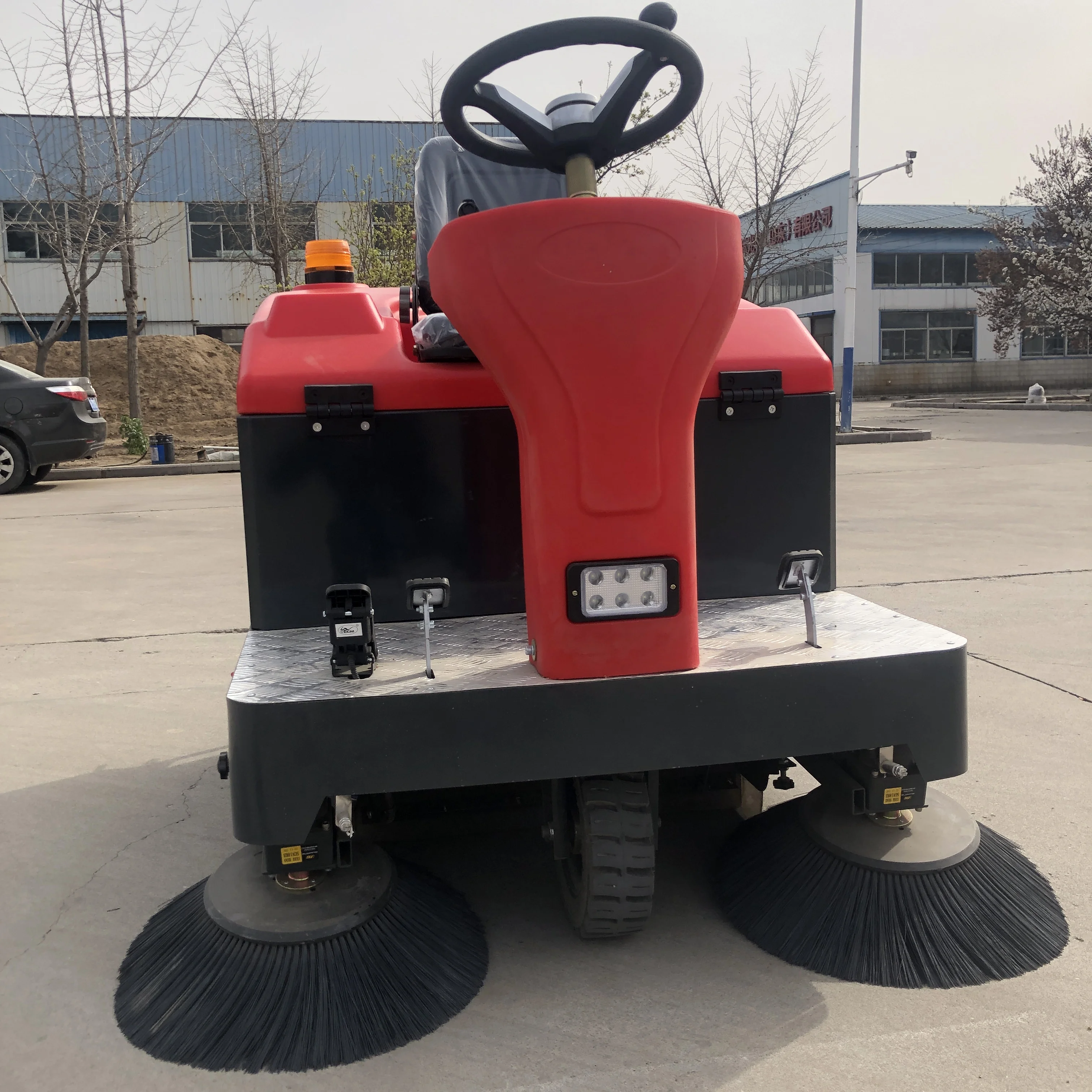 High Quality Hot Sale Driving Type Road Floor Cleaning Machine Industrial Ride On Sweeper