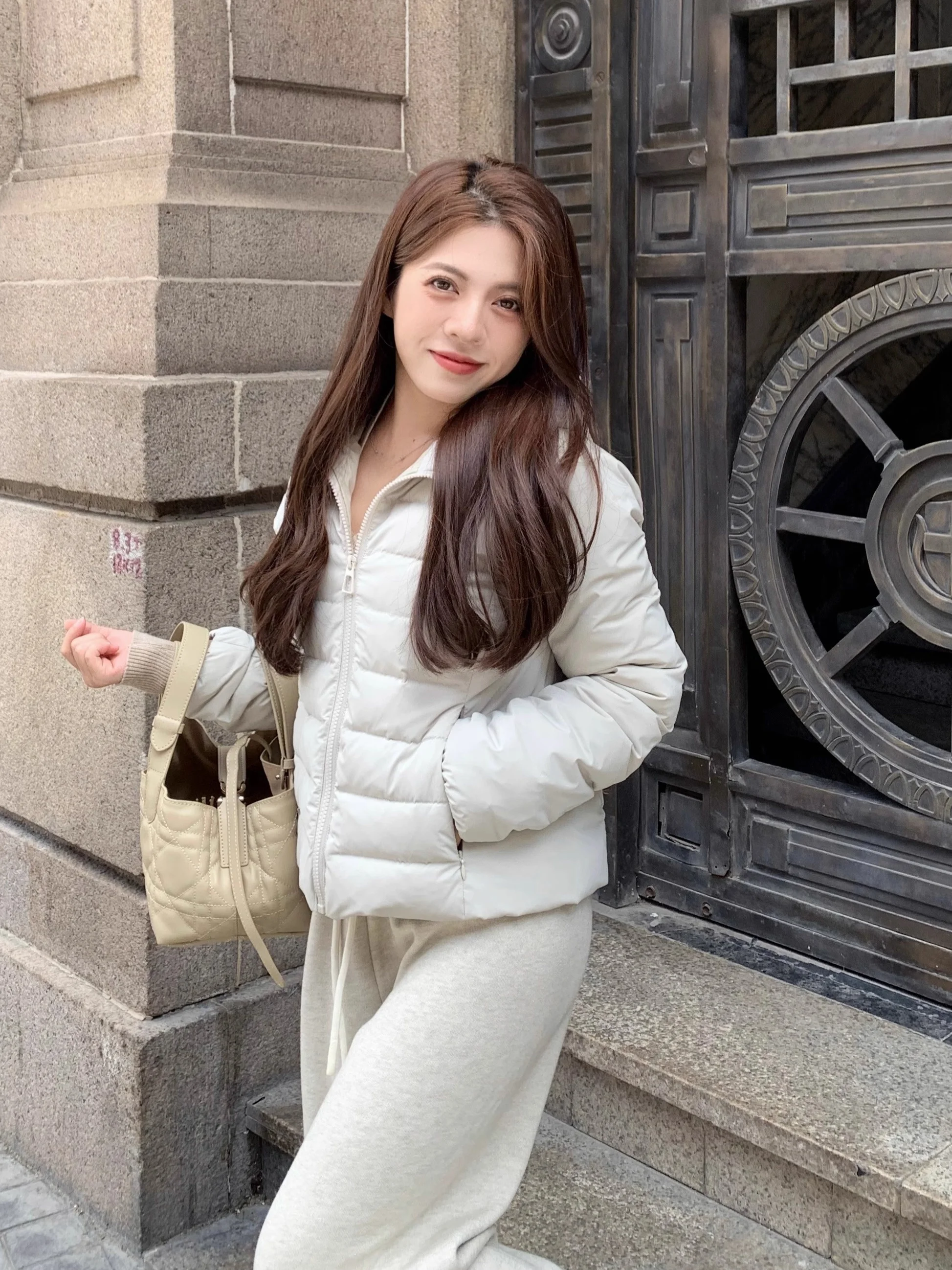 

Легкое пуховое пальто с большими глазками-отверстиями для глаз, приталенное, в корейском стиле, для повседневной носки, модное, белое, короткое, для женщин