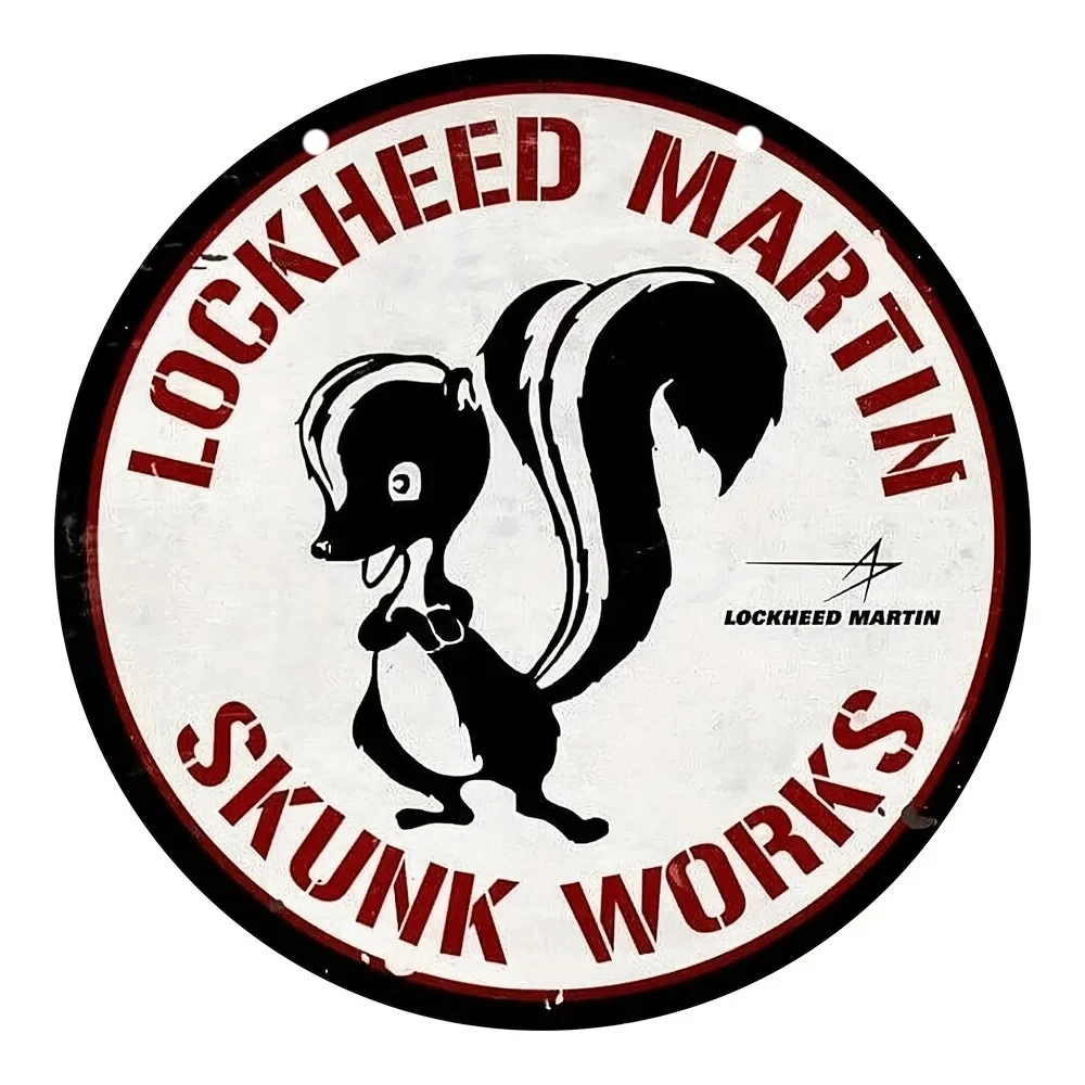 Charming Skunk Metal Wall Art - 7.87inch Round Hanging Signs for Indoor and Outdoor Decoration, Perfect for Creating Everyday and Holiday Atmospheres