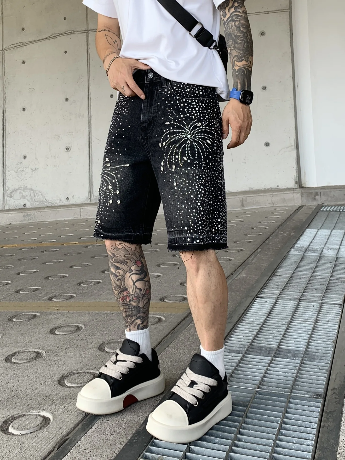 

Мужские повседневные джинсы-шорты из денима, летние, новая трендовая модель, брендовые, с блестками, прямые, европейский стиль