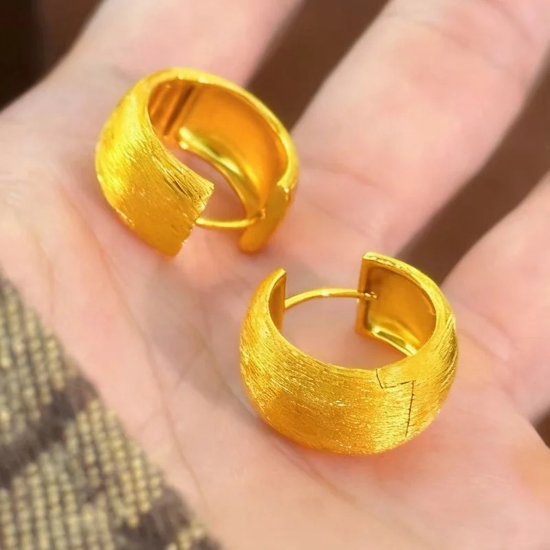 

Французские высококачественные женские серьги из бархатного золота AU99, модные и универсальные серьги из матового матового круга из 18-каратного золота оптом