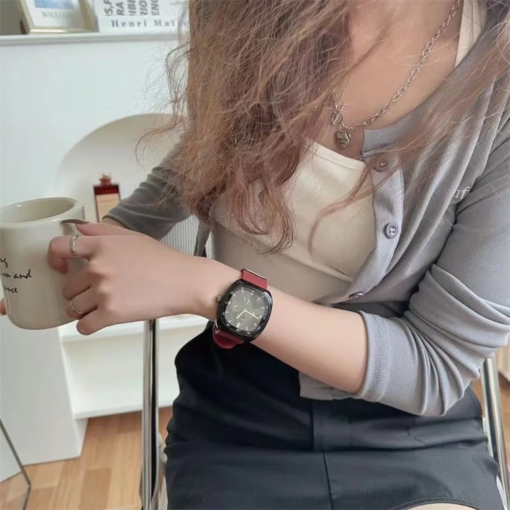 Jam tangan kuarsa elektronik modis jam tangan olahraga wanita kasual tali silikon kualitas tinggi jam tangan Dial besar untuk pria dan wanita pelajar