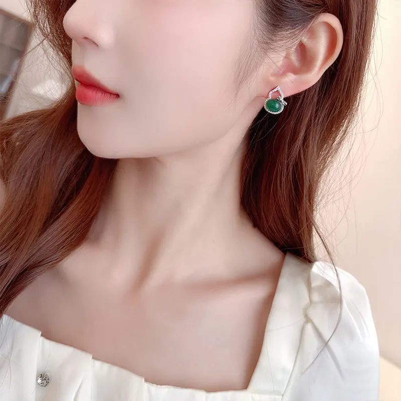 

New Chinese-style retro Chinese-style gourd stud earrings are versatile and personalized earrings for spring and summer
