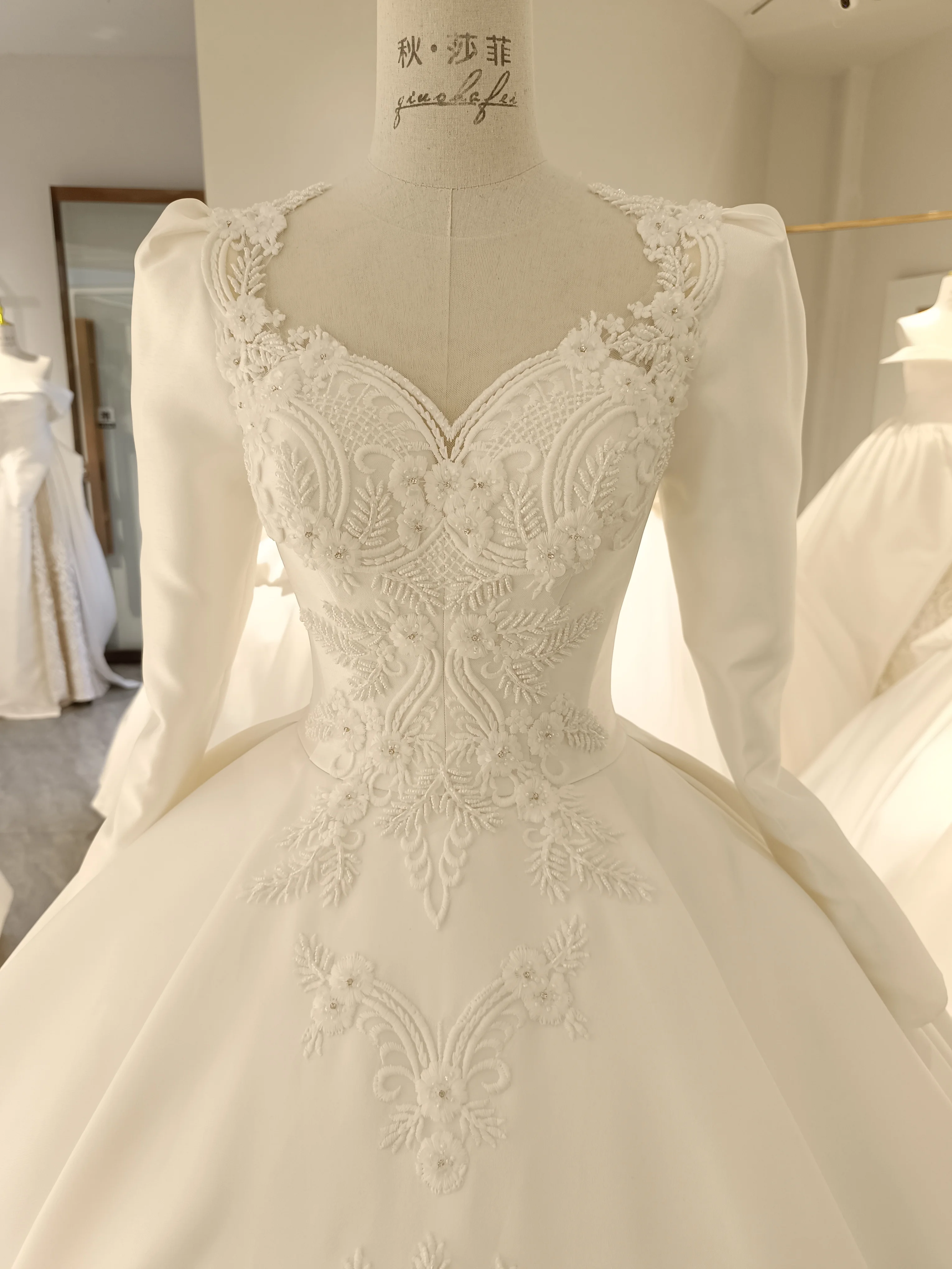 Robe de mariée en dentelle perlée, manches longues, coupe A Line, Icidal sion, présidence, décolleté, 2024