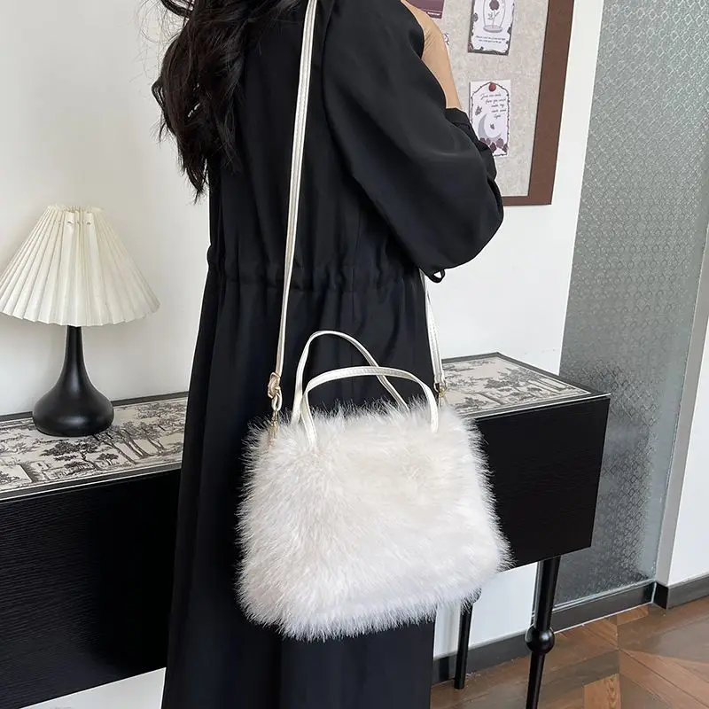 

Korean Style Plush Square Crossbody Bag Solid Color Pearl Chain Handle Faux Rabbit Fur Handbag Niche Design Handbag