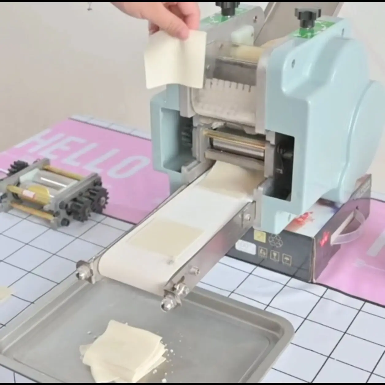 

220 В 110 В машина для упаковки пельменей Wonton машина для изготовления пельменей Jiaozi Skins Rolling автоматическая машина для нарезки кожи Chaos Commercia