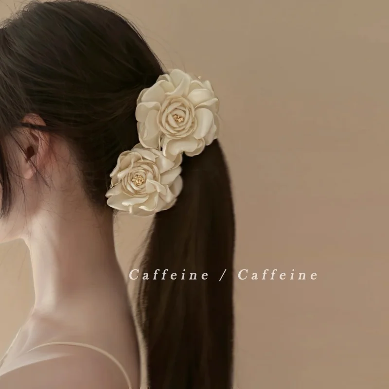 

Аксессуар для волос в стиле французского пиона: заколка-банан для ленивых причесок