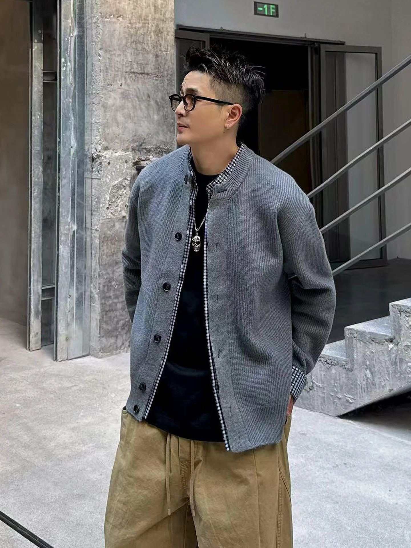 

Серый вязаный кардиган в американском ретро-стиле с воротником-бомбером, мужской, осенний, с эффектом двухслойности, премиум-класса