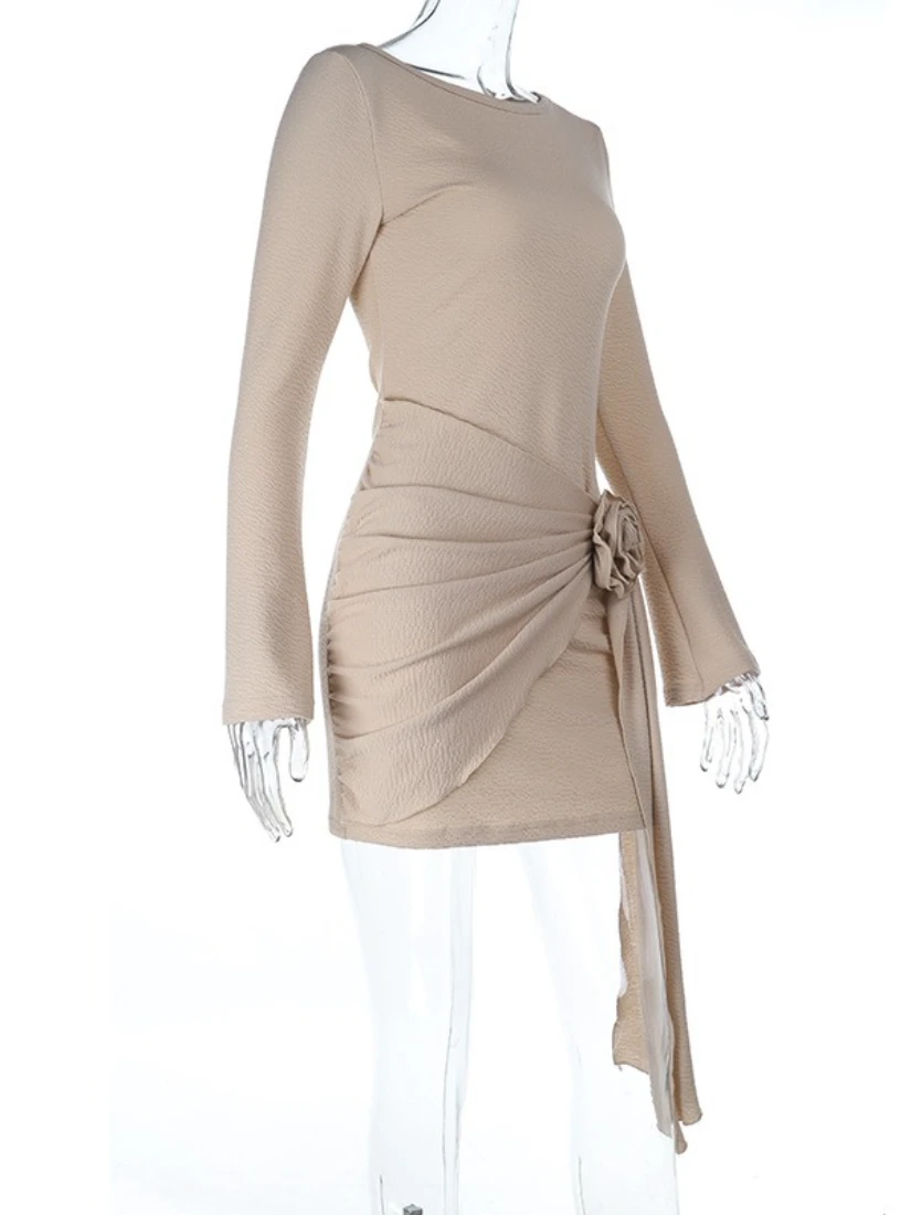 เดรสแฟชั่นผู้หญิง SsTss คอลเลคชั่นฤดูใบไม้ร่วง 2025 แบบใหม่ เซ็กซี่ สีพื้น คอทรงโอ แขนยาว ตกแต่งลายดอกไม้ 3 มิติ พร้อมริบบิ้น ทรงเข้ารูป มินิเดรส