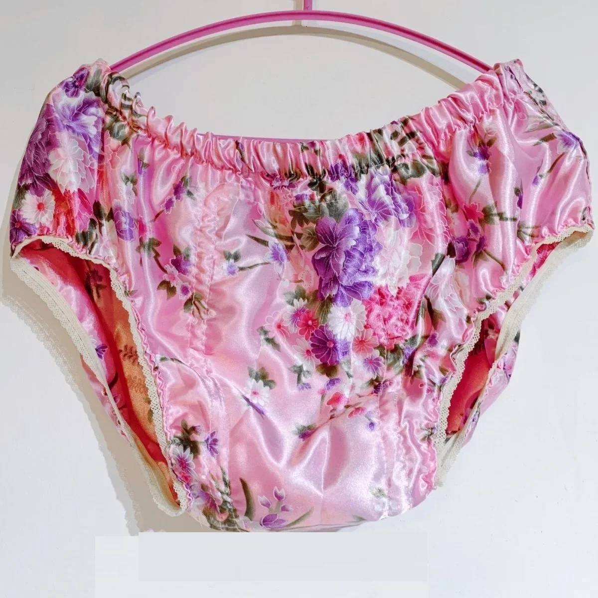 Man's Sexy Pink Floral Embroidery Soft Silky Touch Silky Briefs Latex Sanitary Belt Panties Live Show Club Private Party Sissy