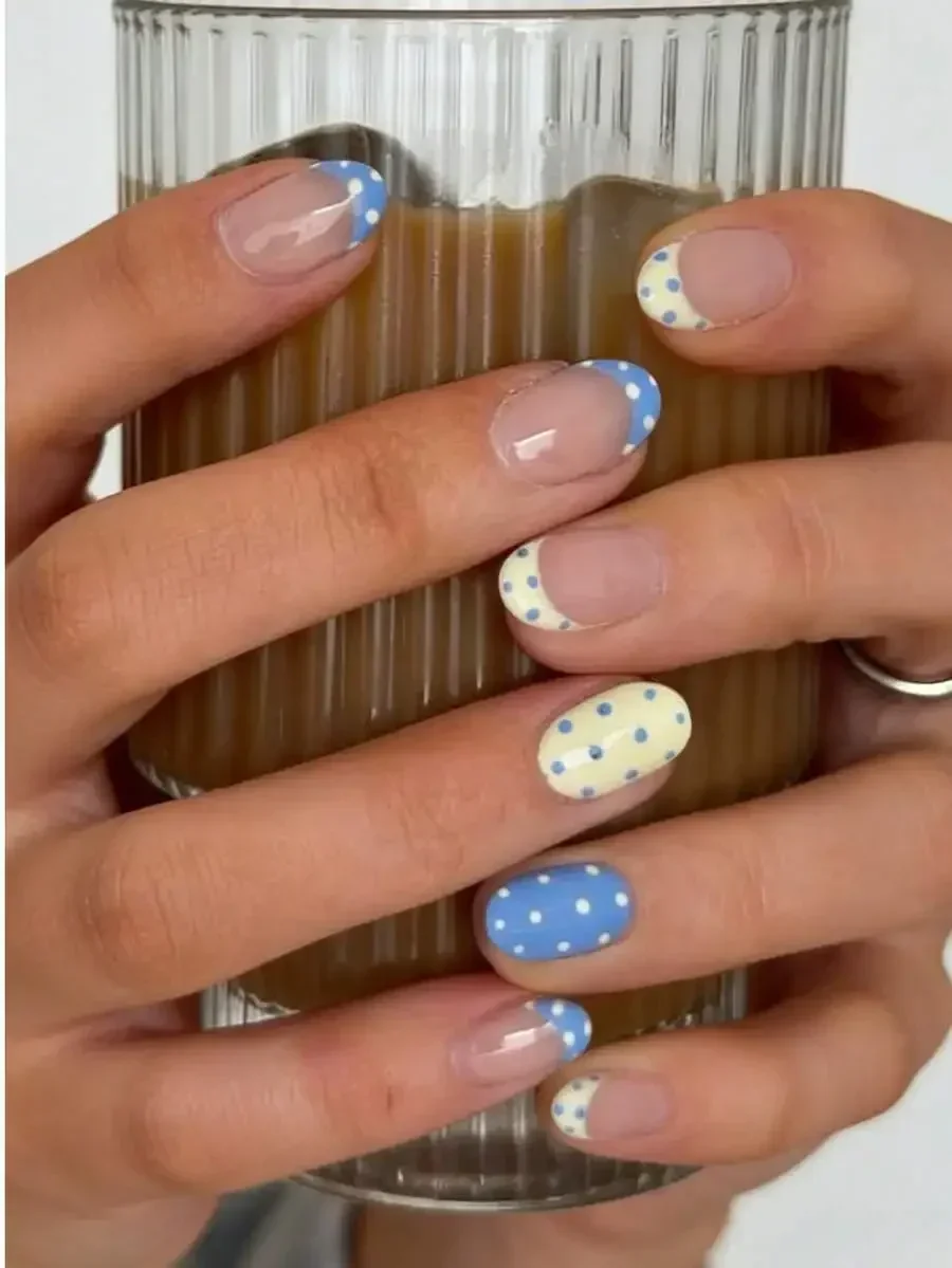 

24pcs Short Oval Polka Dot Nail Art Fake Nails Set, Includes 1 Double-Sided Adhesive And 1 Nail File, Short Polka Dot Nail Art M