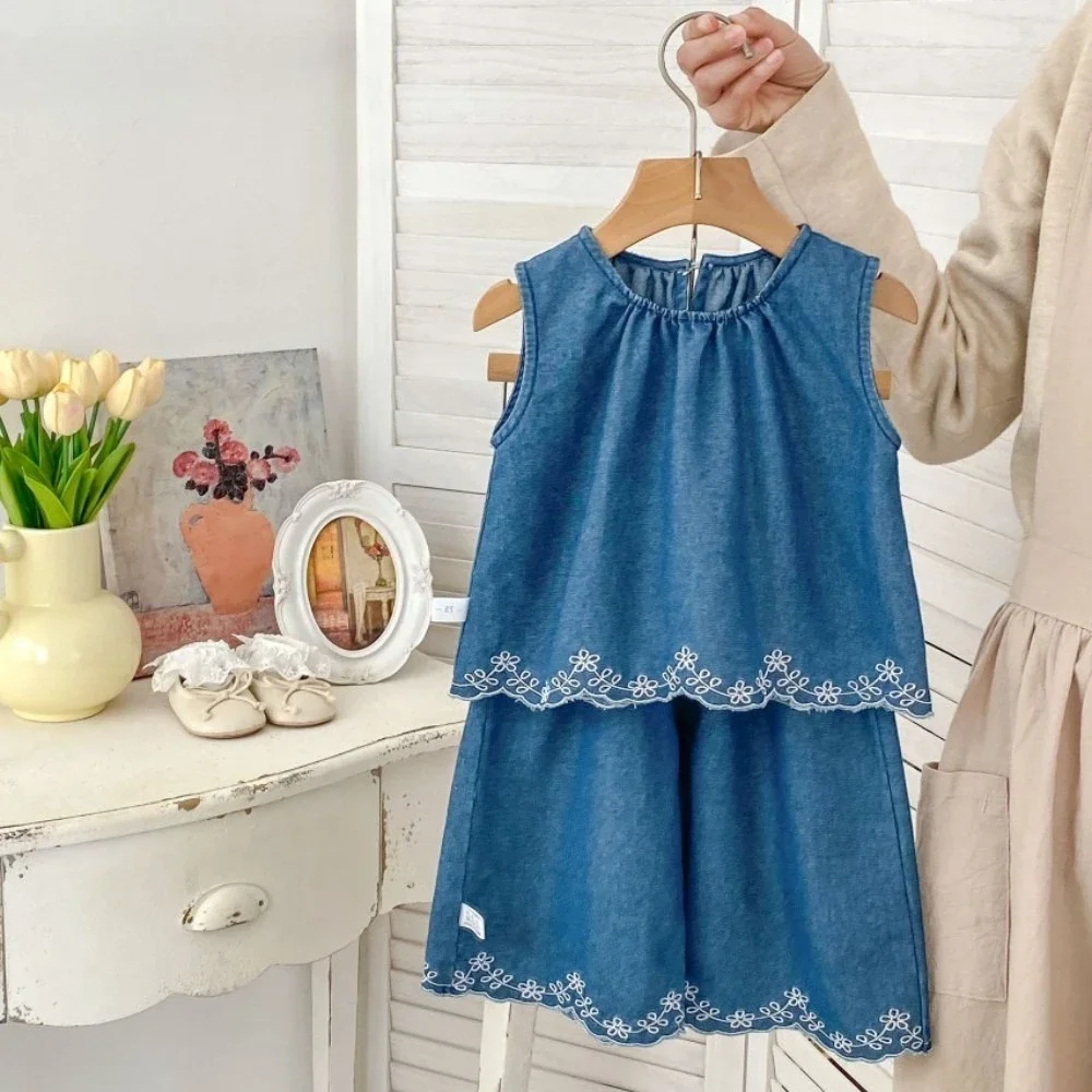 

1-5 Year Old Fashionable New Blue Girls Clothes Cute Baby Clothing Lace Printed Sleeveless Top + Pants Casual Two-piece Set