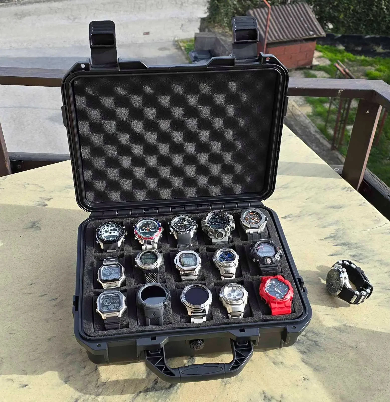 

15 Slot Plastic Watch Case Potable Watch Storage Boxes Organizer Waterproof Hard Carry Case Watches Tool Box Display Cabinet Bag