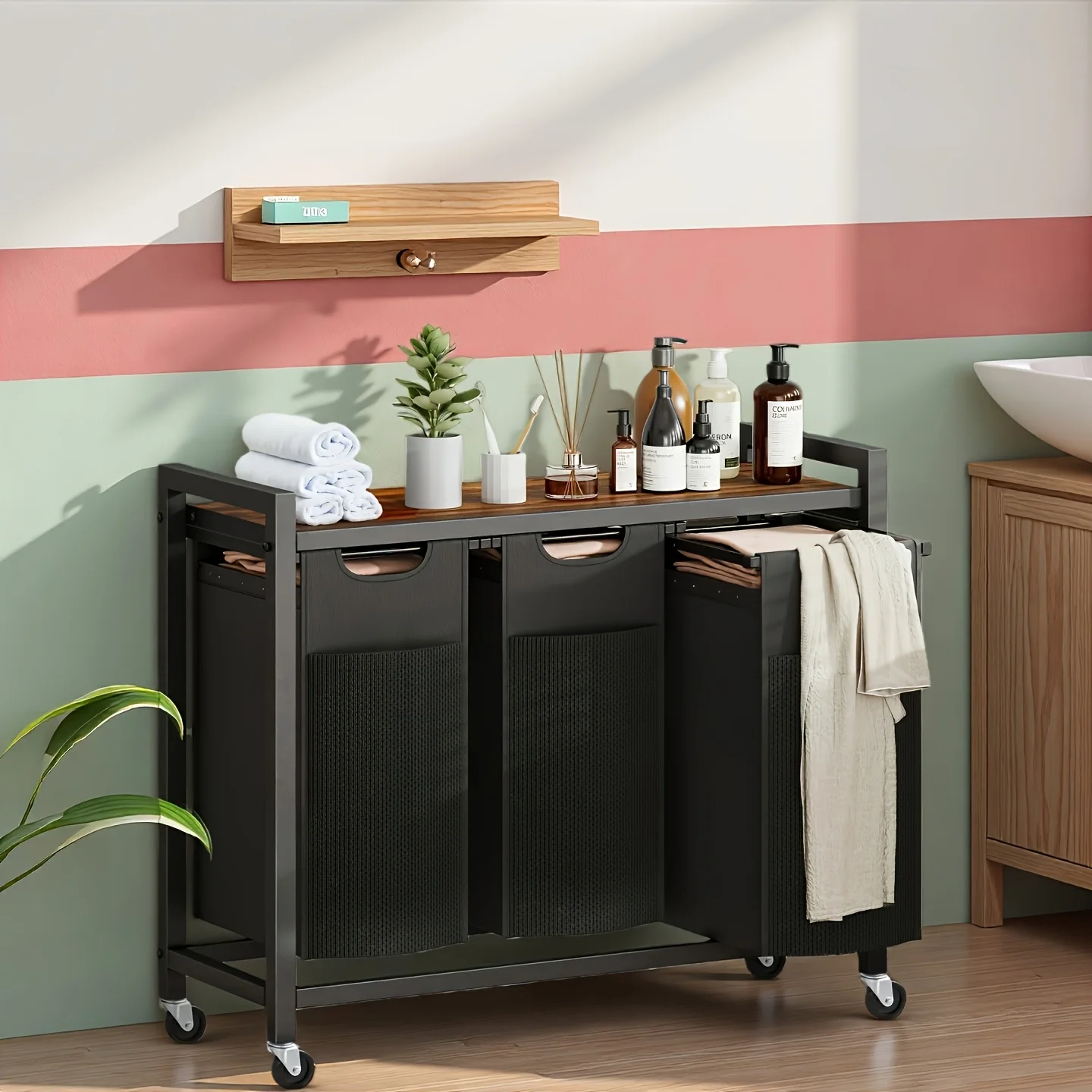 

Корзина для белья с 3 выдвижными съемными мешками, сортировщик для одежды с полкой и колесами (регулируемые ножки), 3 x 8,6 галлонов