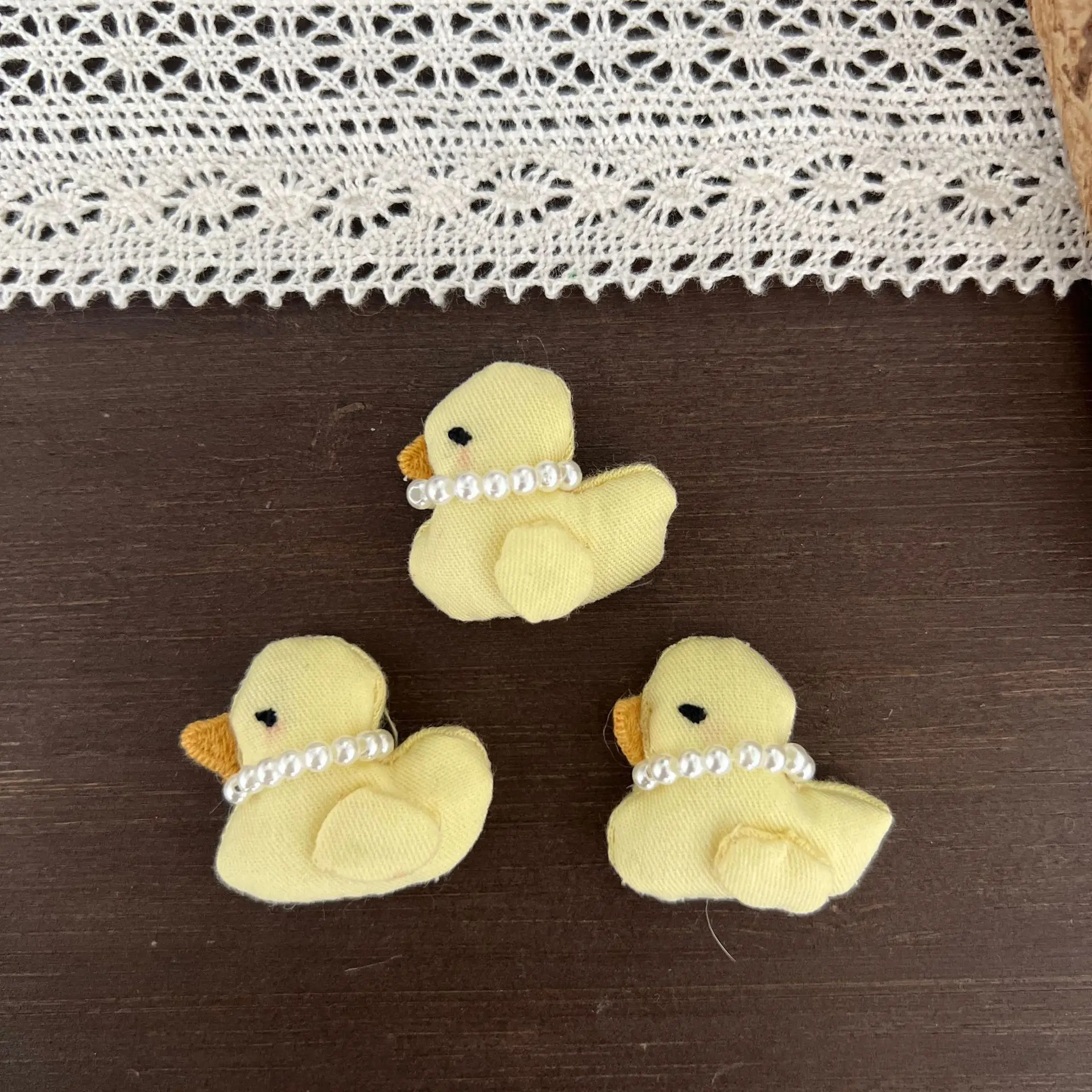 

Korean Yellow Duck Brooch 1PCS for Women Cute Cartoon Pearl Fabric Hair Clip DIY Embellishment Decor Durable Kit