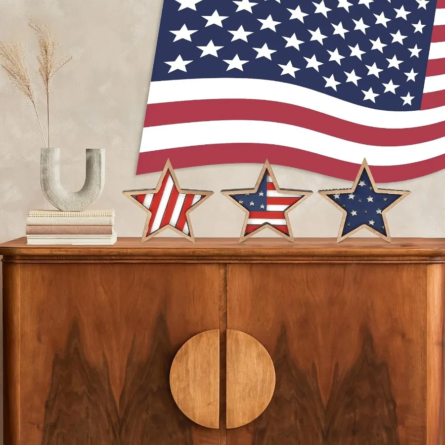 COCHIE 4th of July زينة خشبية لليوم الذكرى الوطني مجموعة ديكور صينية متدرجة مكونة من 3 رابع من يوليو ديكورا أحمر وأبيض وأزرق
