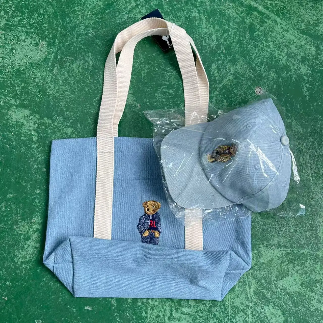 

Large Canvas Tote Bag Minimalist Commuter Shoulder Bag Reusable Shopping Tote Fashionable Laptop Sleeve for Women Men Students