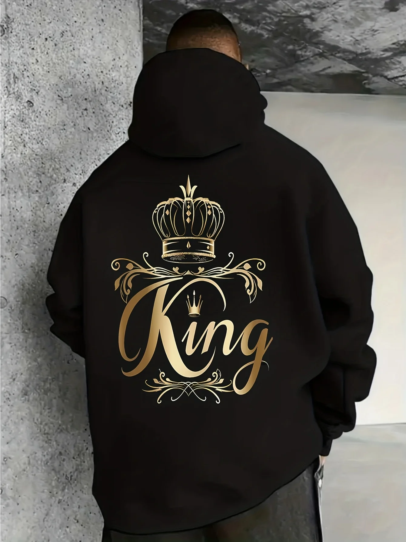 Retro royal king pattern men's hooded sweater with gold-embossed crown and floral elegant design, loose-fitting hooded sweater