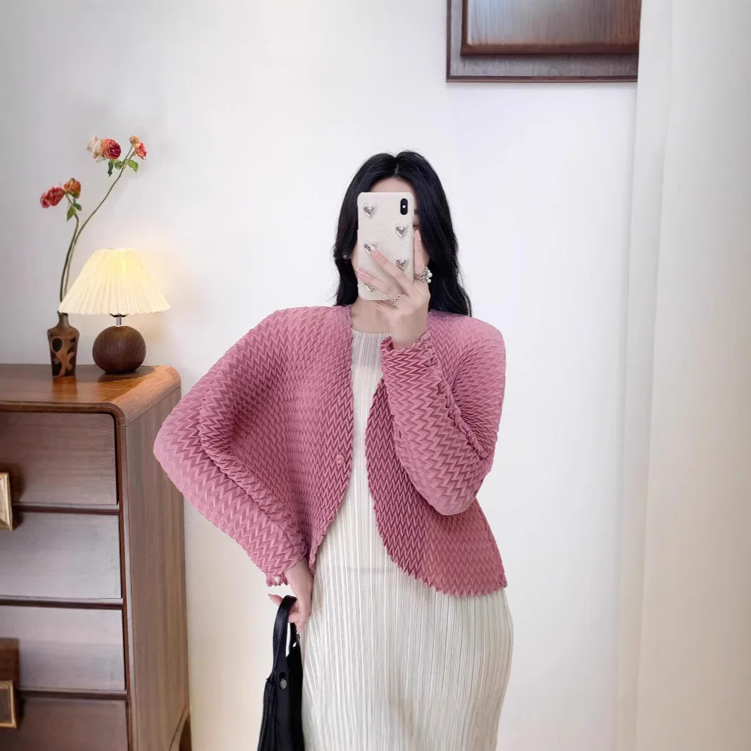 

Miyake Pleated Temperament Top 2025 Spring New Fashion Loose Thin Casual Versatile Pleated Solid Color Jacket