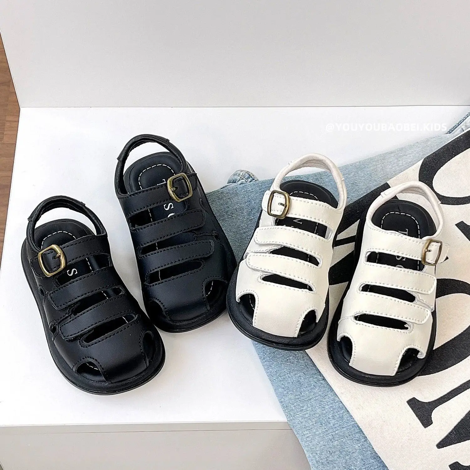 

Kids Closed Toe Roman Sandals, Three Strap Metal Buckle, Soft Cushioned Insole Non-slip Flat Sole Summer Walking Shoes