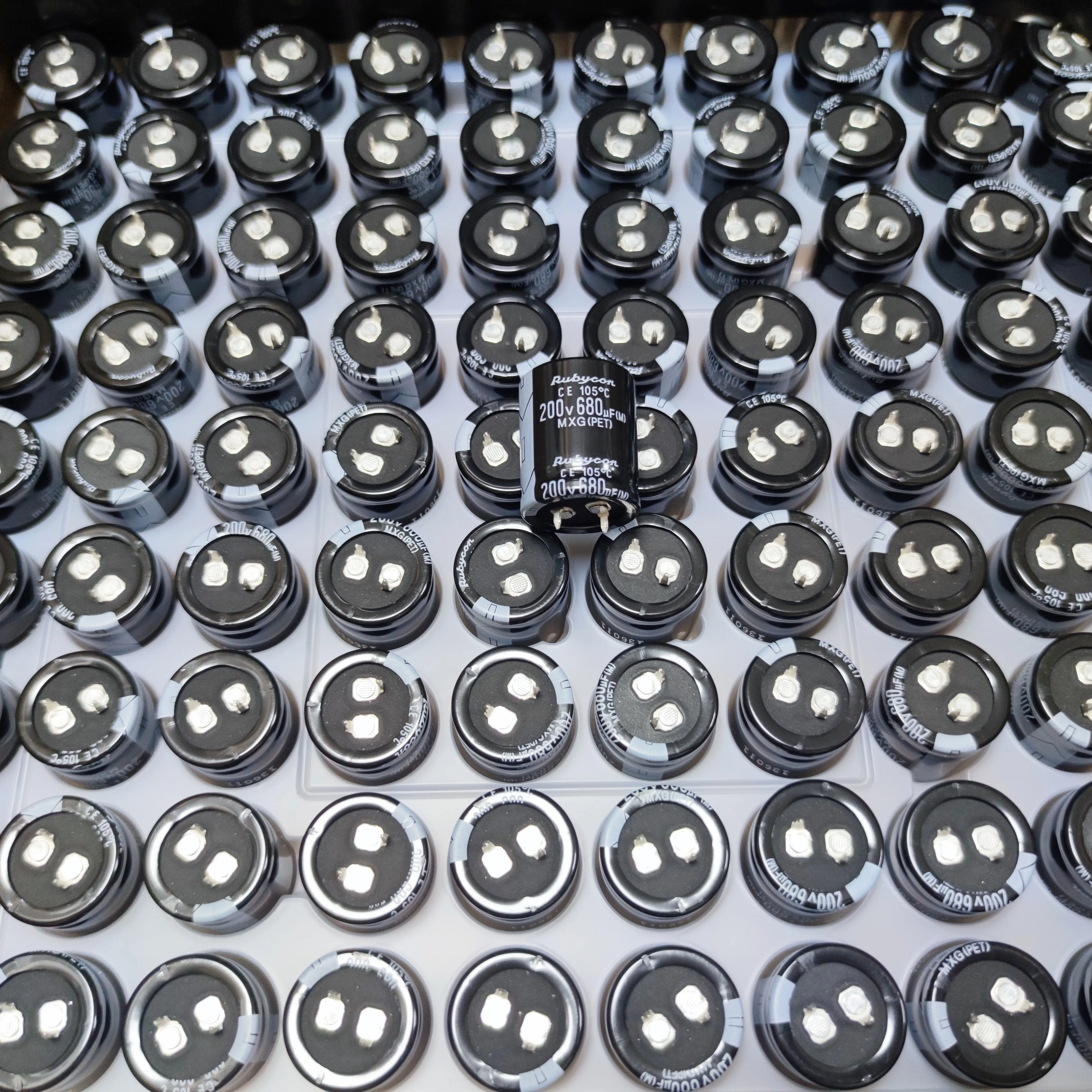 낮은 임피던스 전해 캐패시터, 200V680UF, MXG 25X30, RUBYCON, 긴 수명, 200MXG680MCDASN25X30, 신제품, 2 개