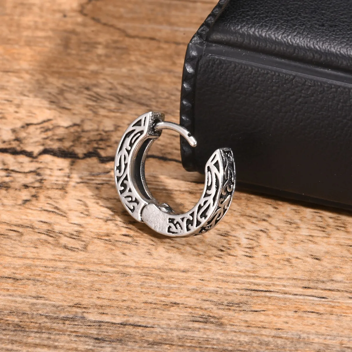 1pc Retro Stainless Steel Hoop Earrings Unisex Fashion Punk Hip Hop Piercing Jewelry for Sensitive Ears