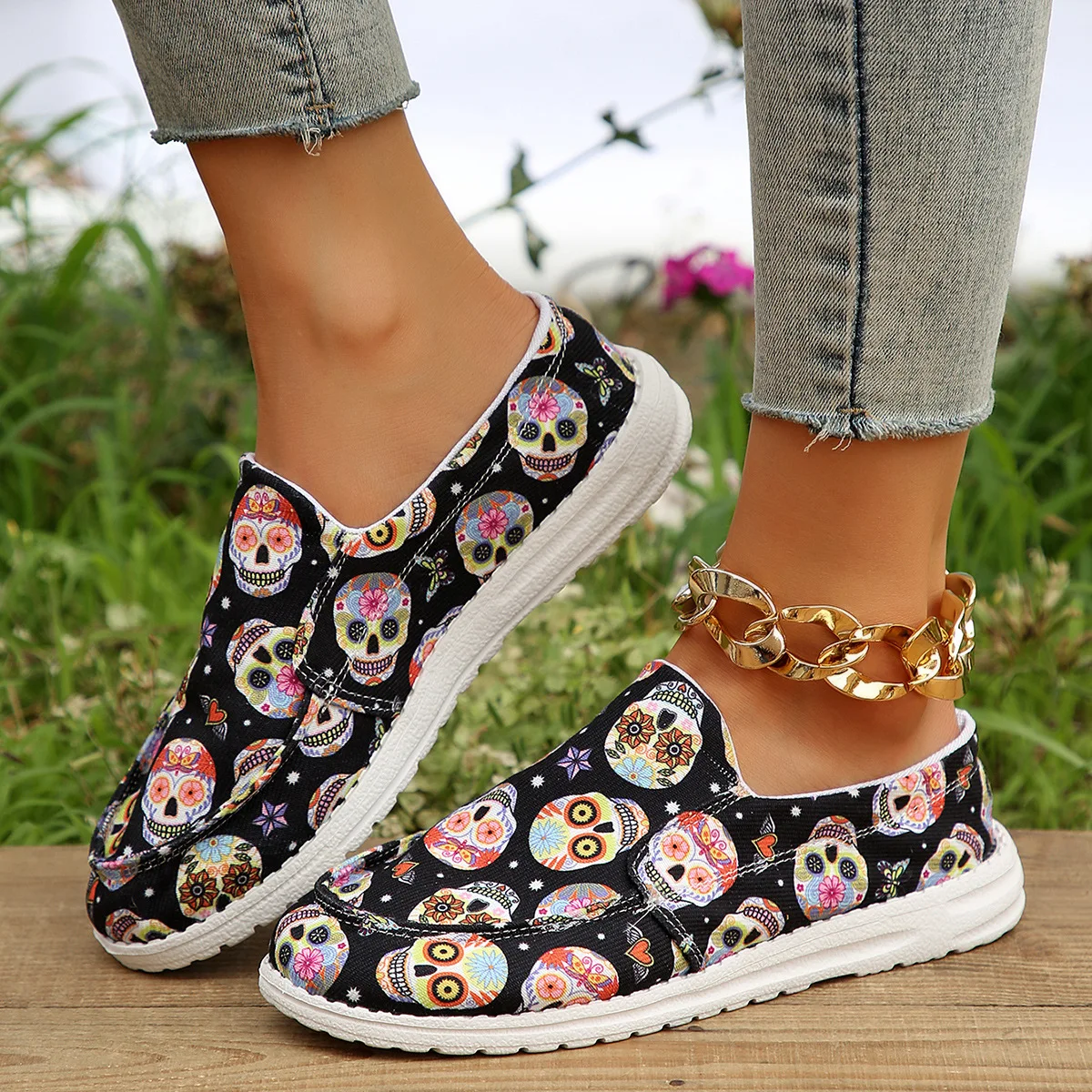 2023 New Halloween Printing Flat Shoes Fashion Skull Canvas Women's Shoe Slip on Flat Lightweight Women's Vulcanized Shoes