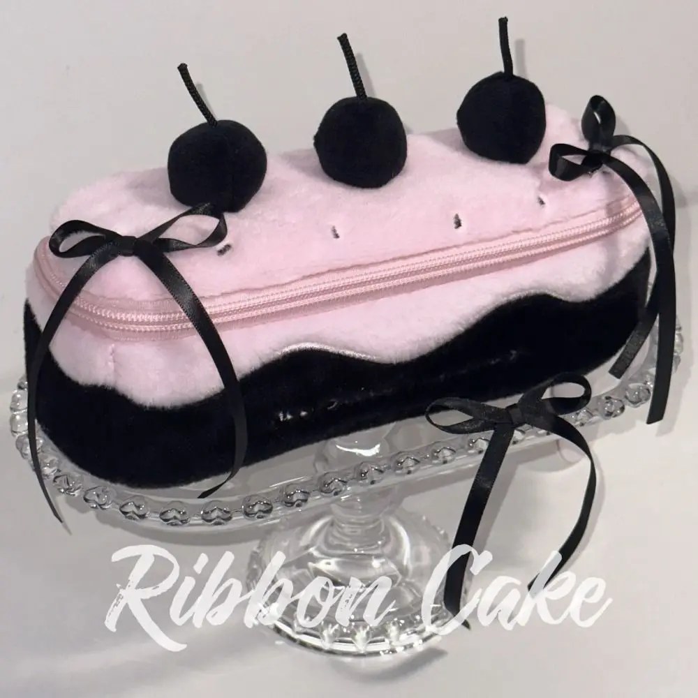 Borsa per penne in peluche di cartone animato Torta di ciliegio Borsa per cancelleria di grande capacità Organizzatore di cancelleria portatile multifunzione Studenti