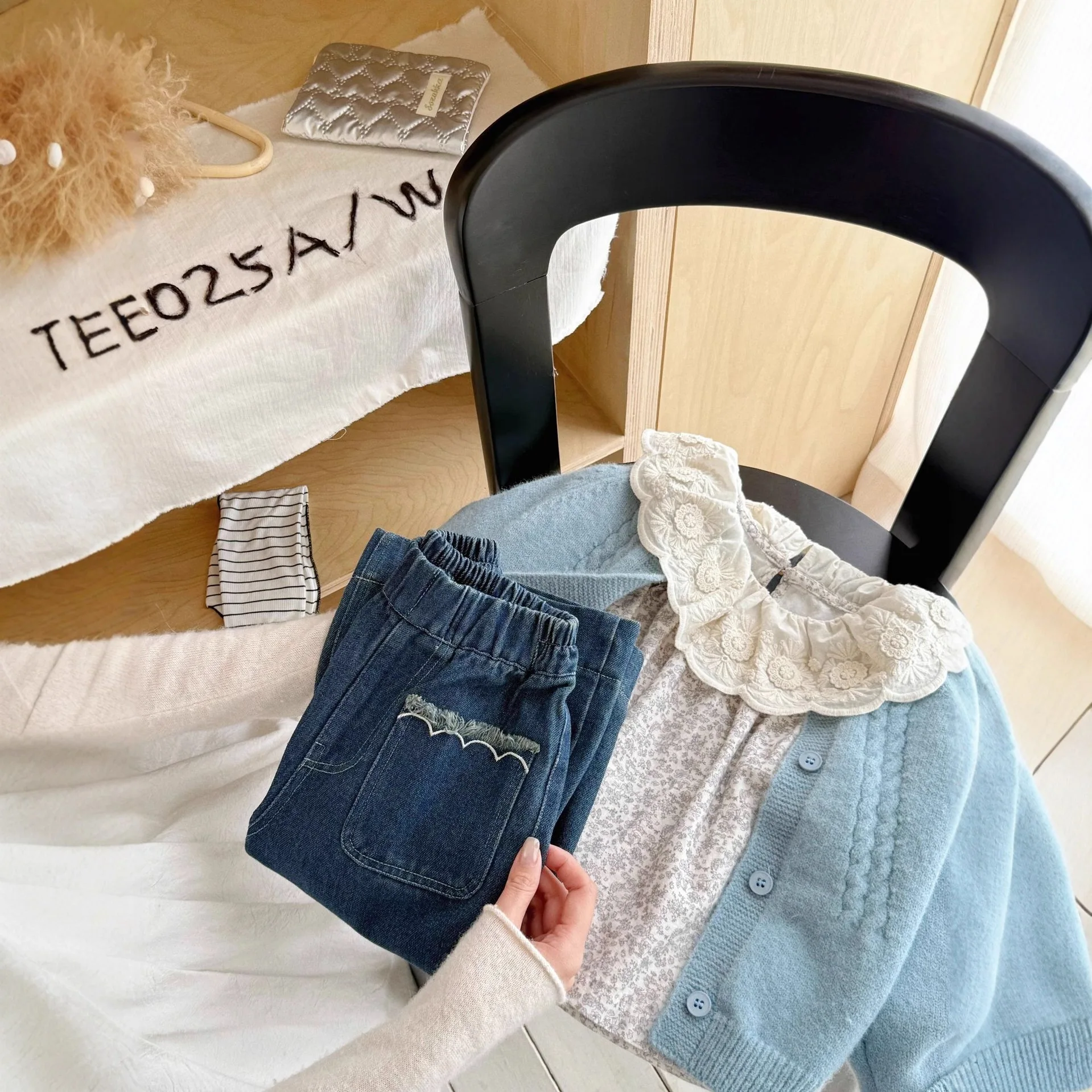 

Girl Pants 2025 Autumn New Children's Clothing Korean Style Girl Baby Pocket Embroidery Wool Edge Jean Straight Leg Pants