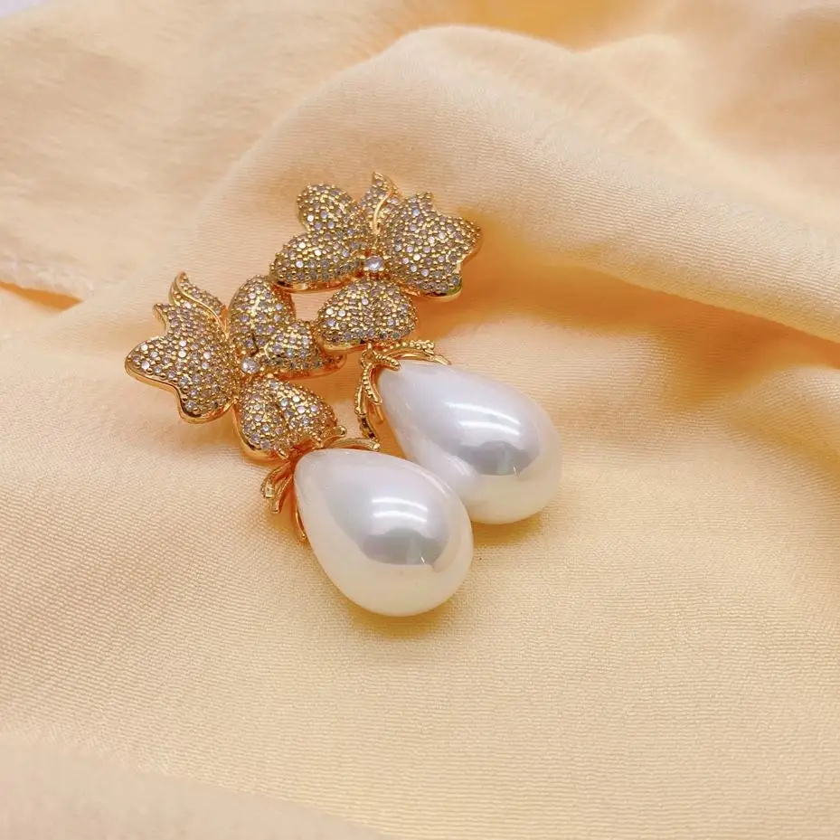 Y·YING White Sea Shell Pearl Teardrop Shape Cz  Pave Flower Stud Earrings Jewelry For Gift