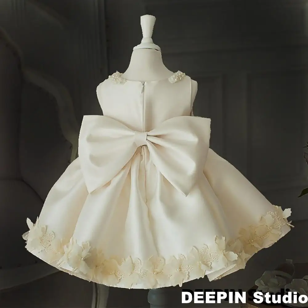 Girls Satin Bow Dress 2024 Spring New Puff Sleeve British Style Piano Costume Children's Catwalk Pleated Lovely Princess Dresses