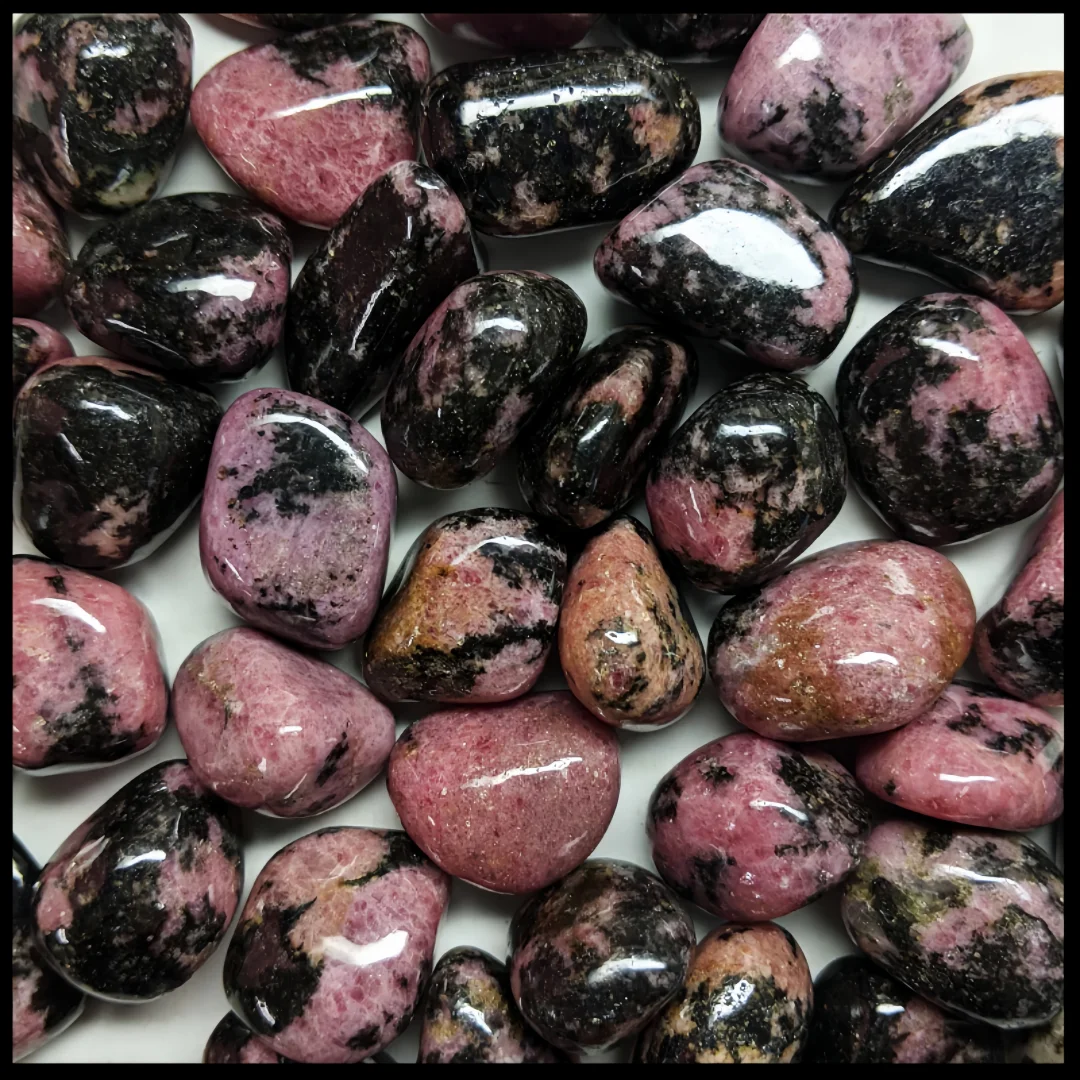 Natural Rhodonite rolling stones, polished crystals, irregular crystals, bulk crystals, outdoor garden decorative stones