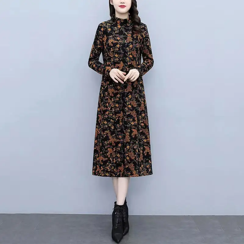 Herbst Winter Vintage Blumen druck lose Robe weibliche Langarm hinzufügen Plüsch dicken warmen Boden Kleid Frauen lässig Vestidos