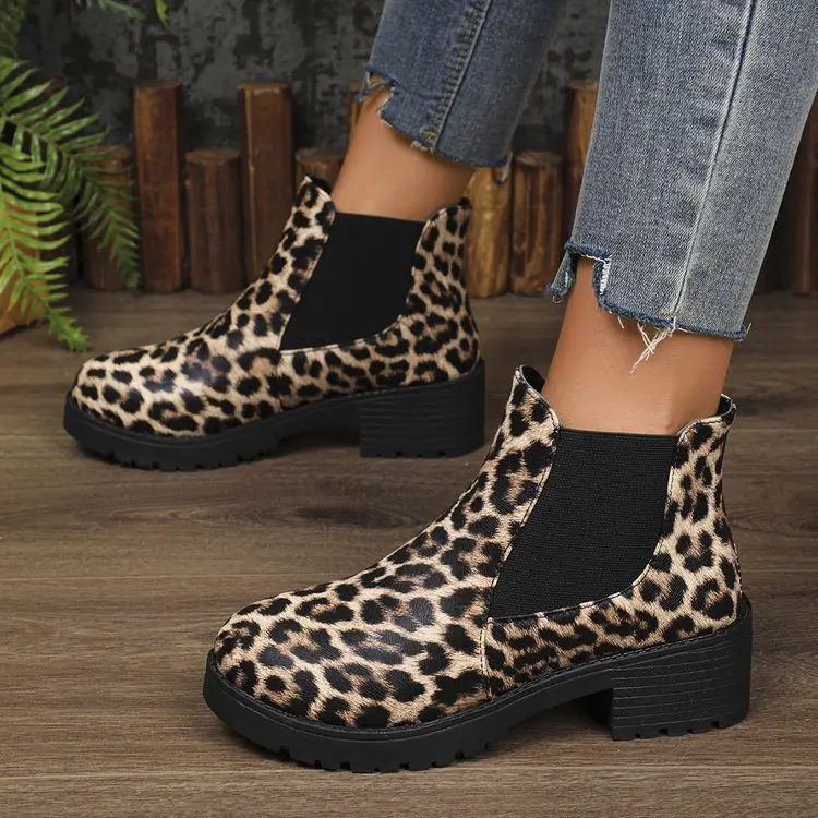 المرأة في الهواء الطلق موضة ليوبارد تصميم أحذية بوت قصيرة 2025 الخريف والشتاء العلامة التجارية رئيس مستدير المضادة للانزلاق أحذية الموضة غير رسمية