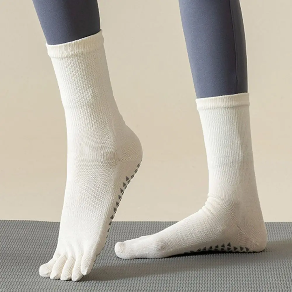 سيليكون عدم الانزلاق النساء اليوغا الجوارب منتصف أنبوب بيلاتيس قبضة منخفضة الكاحل سبليت تو الجوارب القطن عالية الجودة الرقص جوارب رياضية