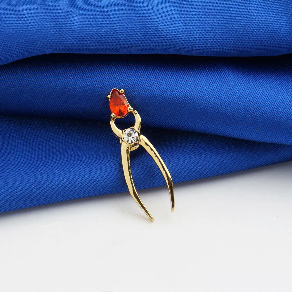 Hanreshe Medical Forceps Pin Brooch Dentist Jewelry Fashion Cute Inlaid Red Crystal Lapel Badge Gifts for Doctors Nurses