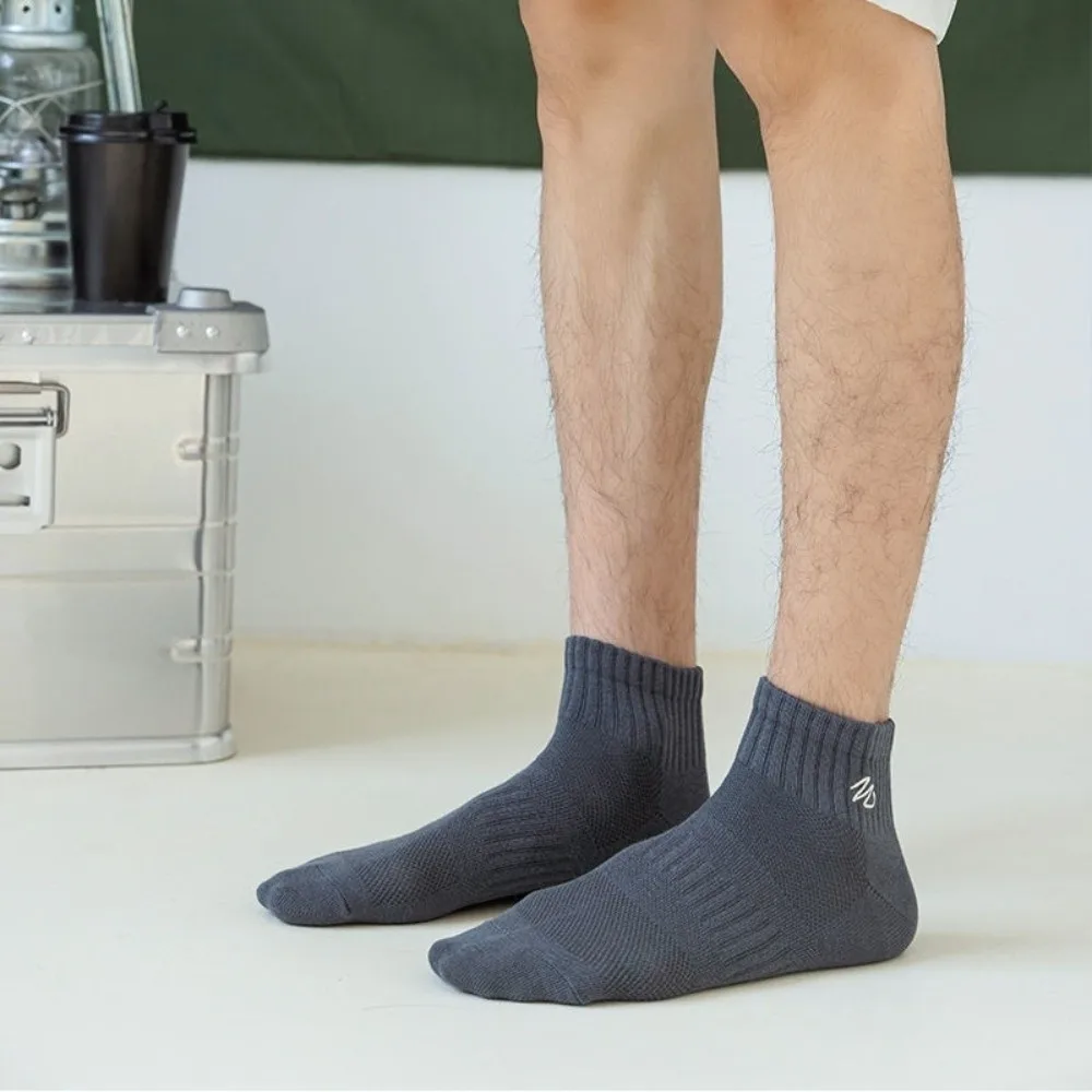 

7pairs Simple Solid Color Boy Socks Short Tube Breathable Embroidery Socks Hosiery EUR 37-44 Men Socks Male