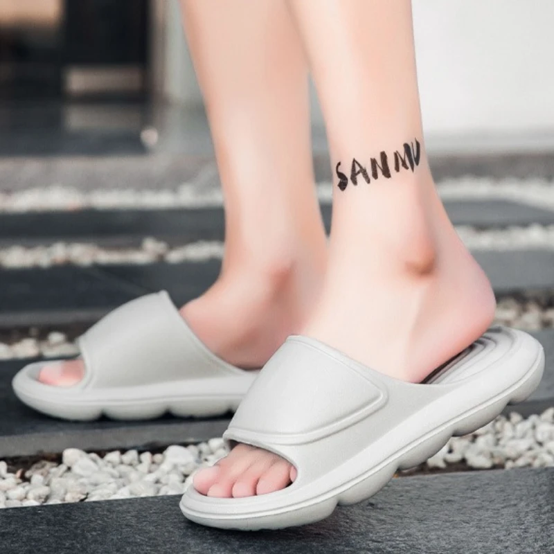 

Модные удобные простые однотонные шлепанцы на плоском каблуке большого размера для пары в помещении и на открытом воздухе, легкие мягкие шлепанцы на одно плечо