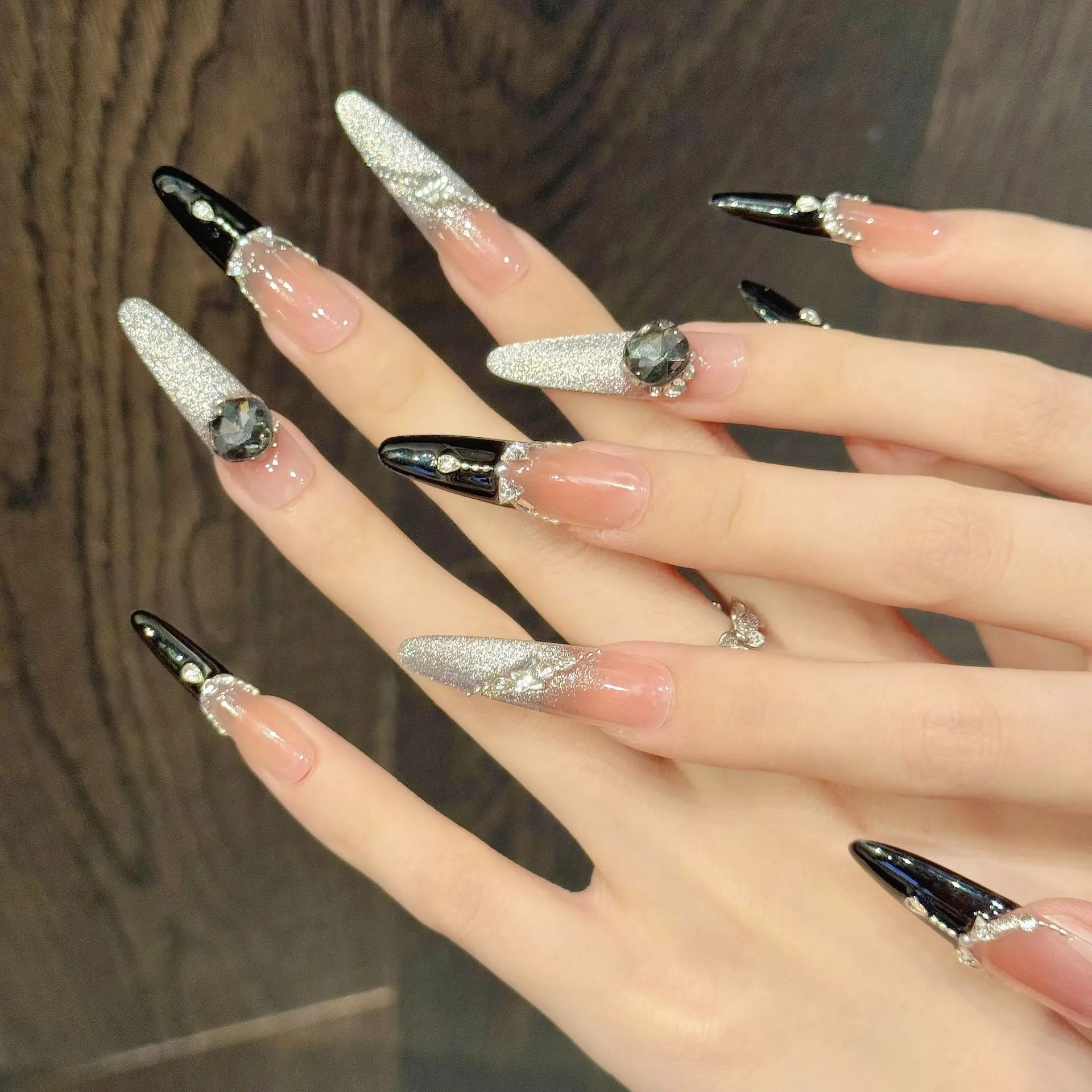 10 Uds. De uñas postizas hechas a mano Y2k, polvo plateado brillante, negro, estilo francés, prensa en uñas, rubor de diamantes de imitación, manicura de almendra